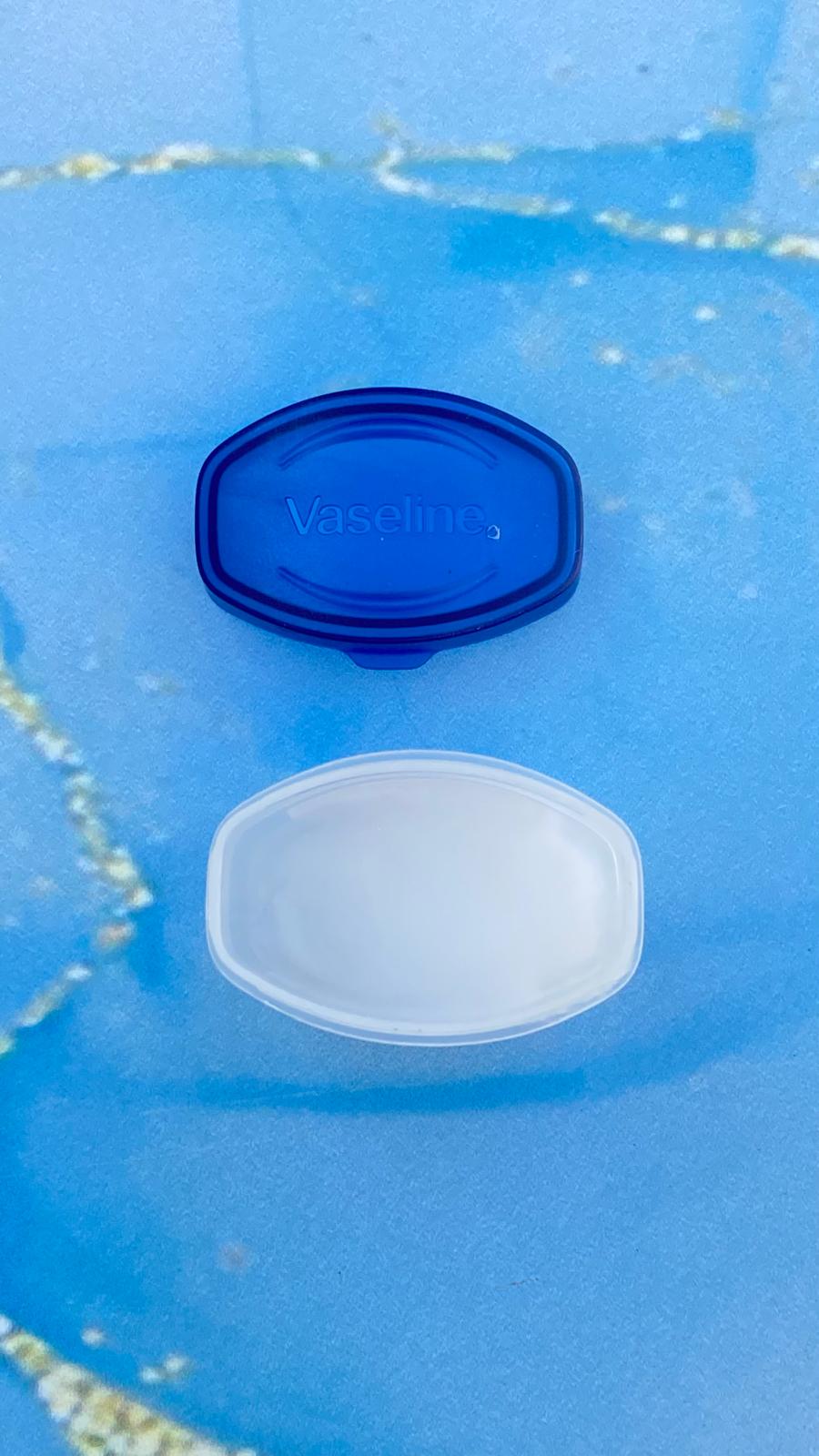 بالم لب کاسه ای وازلین Vaseline